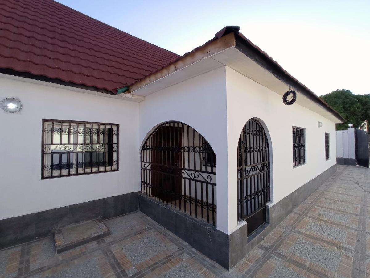 The White House No.1 Villa Brufut Exterior photo